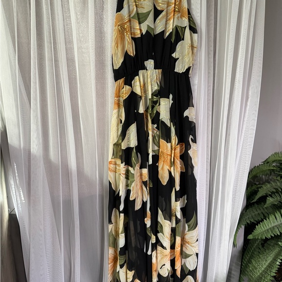 Sexy, vibrant, floral, flowy, long dress with diamond accent! - Picture 3 of 3